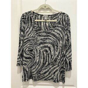 Chicos Travelers Top Size 2 (Large) Black White Geometrical Print Slinky